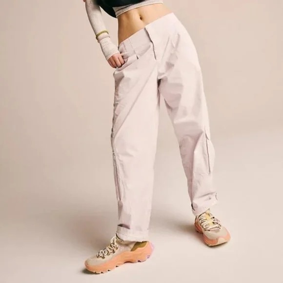 Free People Movement| ‘Mesmerize Me’ Relaxed Lightweight Low Rise Cargo Jogger - Picture 10 of 11